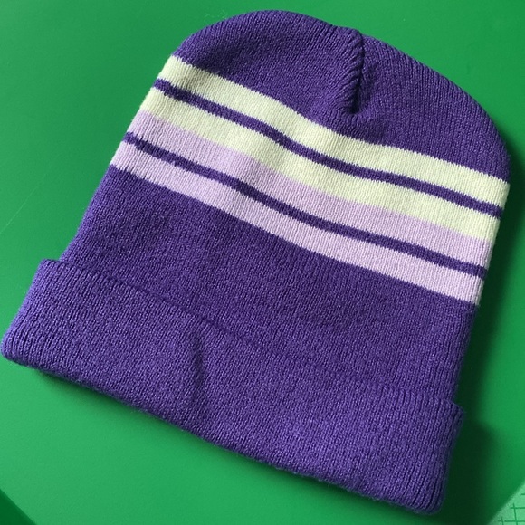 Purple and white vertical stripe beanie - Picture 2 of 9